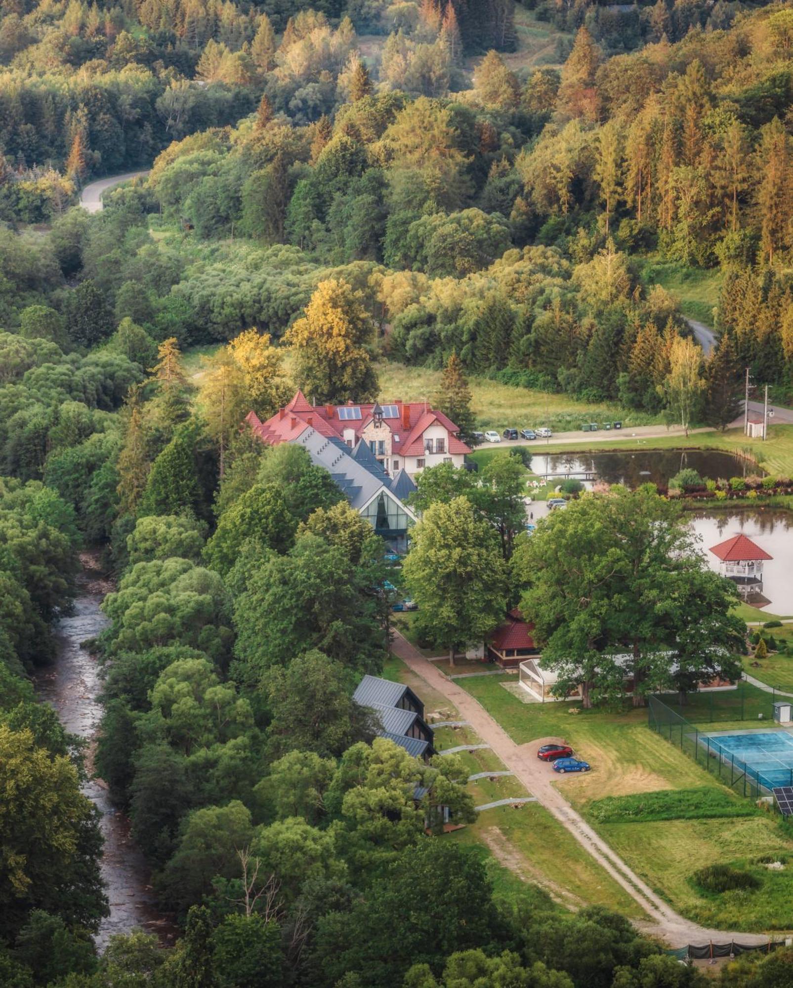 Carynska Resort & Spa Lutowiska Exterior foto
